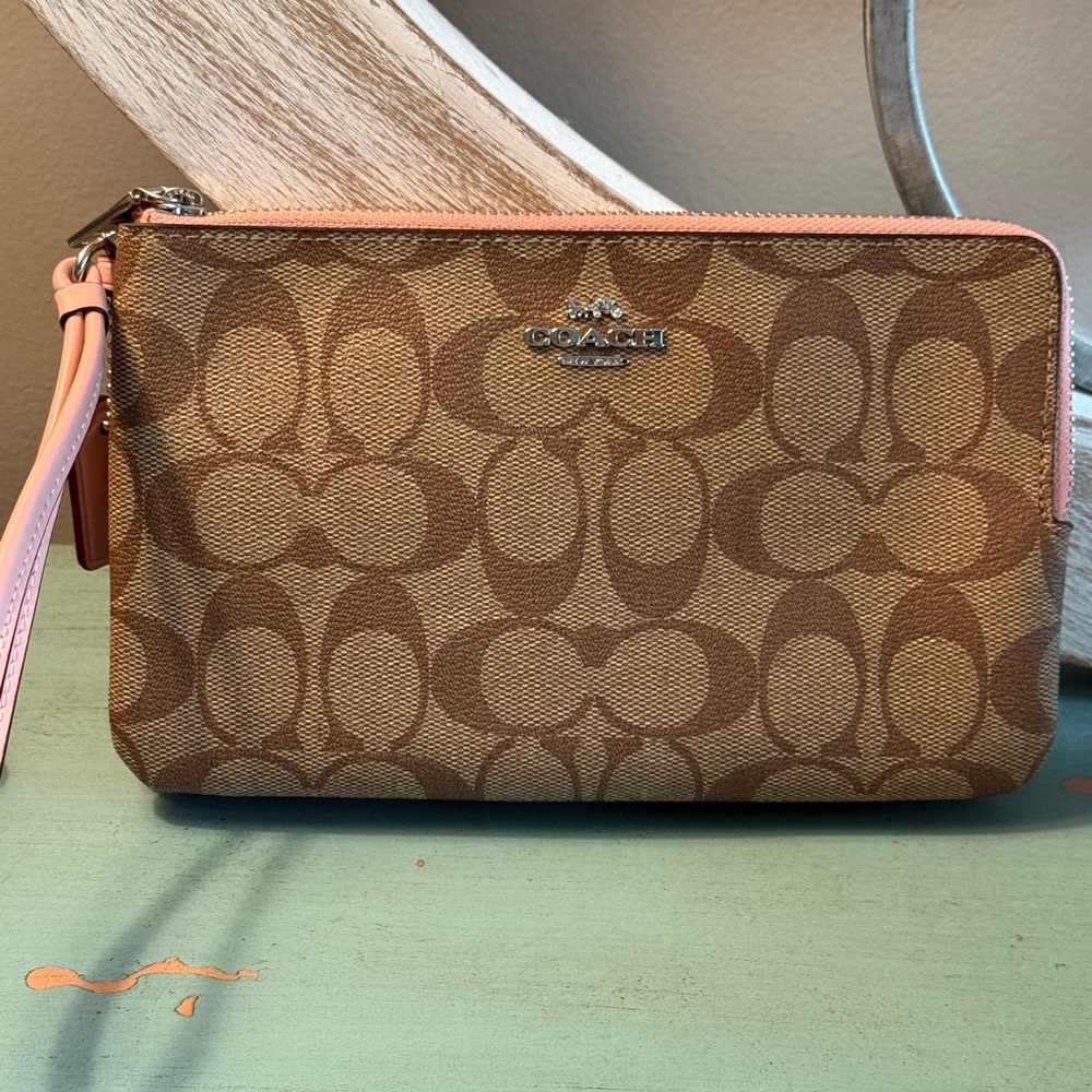 NWOT Leather Coach Wristlet